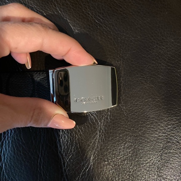 Coach Reversible Signature Belt - Picture 6 of 6